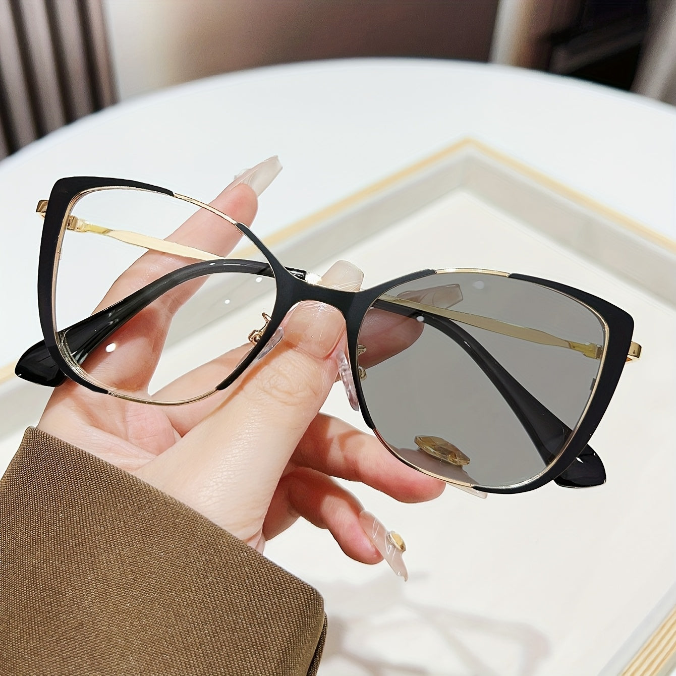 1pc Trendy Women's Y2K Cat Eye Photochromic Fashion Glasses - Retro Metal Frame