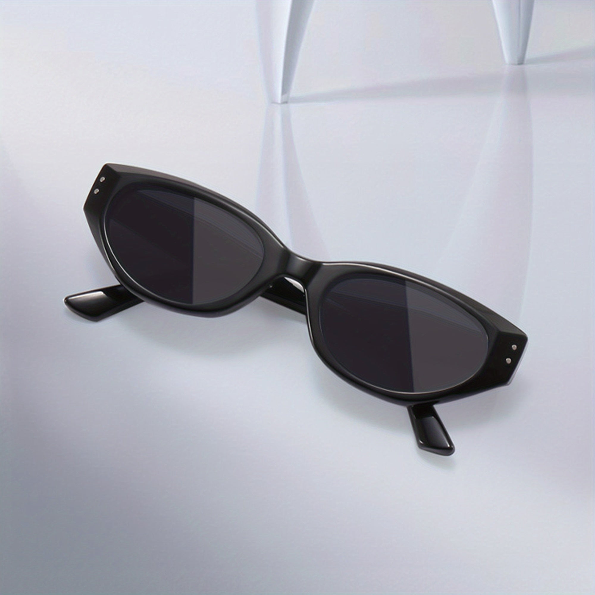 MYIAUR Chic Retro Cat Eye Glasses for Women & Men - Y2K Inspired Small Face Frame