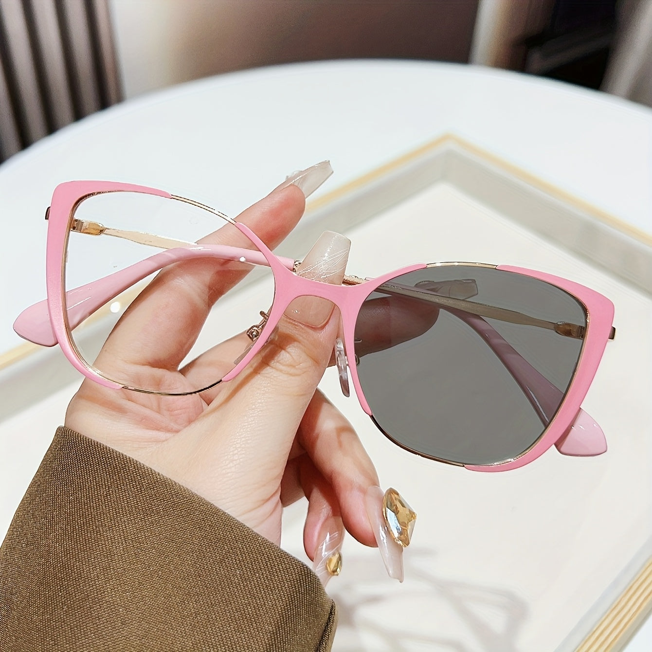 1pc Trendy Women's Y2K Cat Eye Photochromic Fashion Glasses - Retro Metal Frame