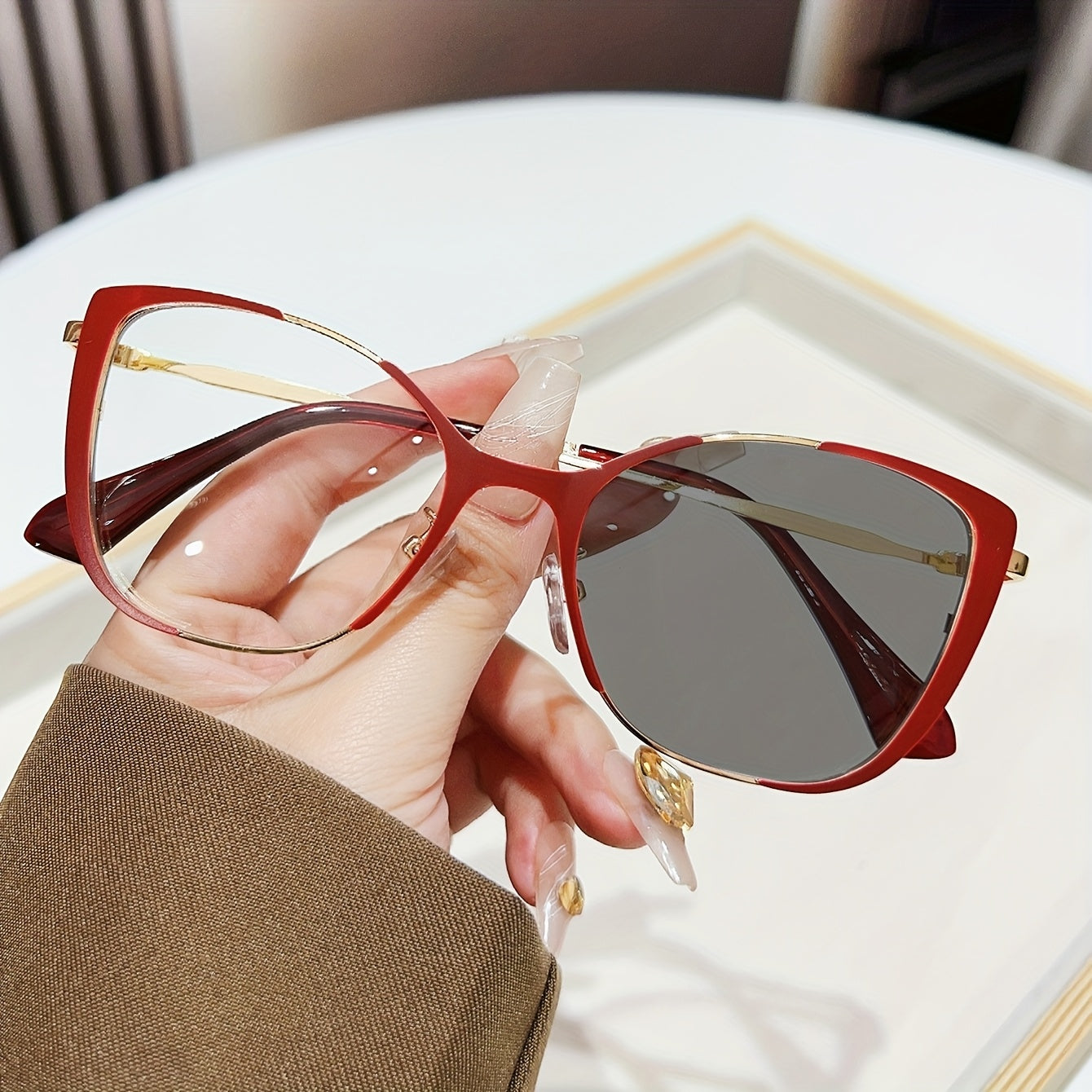 1pc Trendy Women's Y2K Cat Eye Photochromic Fashion Glasses - Retro Metal Frame